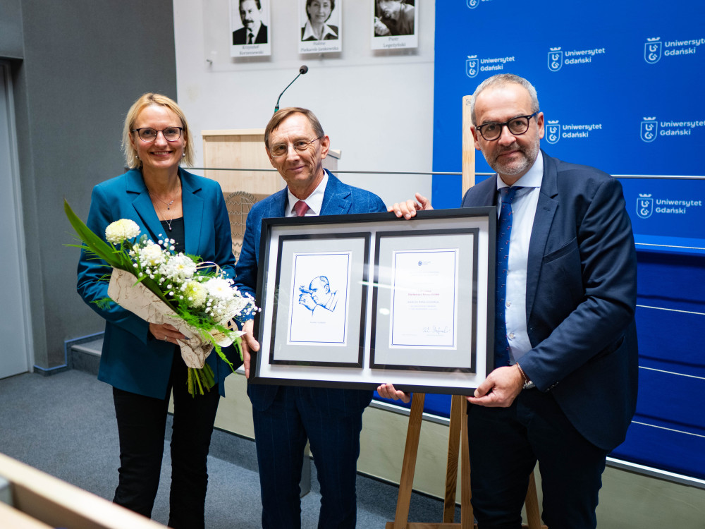 Rektor UG i Dziekan WOiG wręczenie katedry