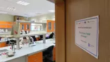 Dzieci w laboratorium